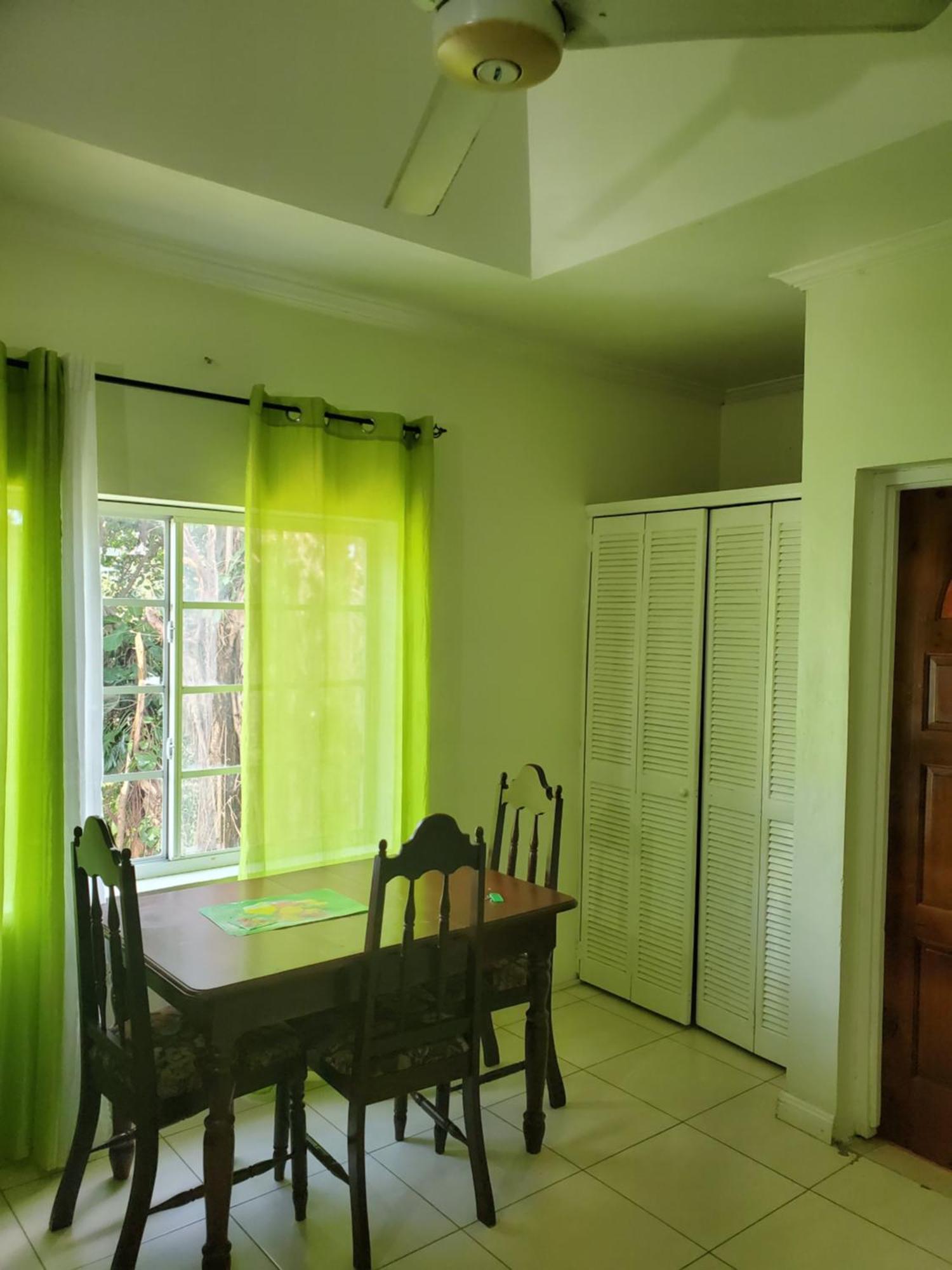 Wizzy White River Apartment *