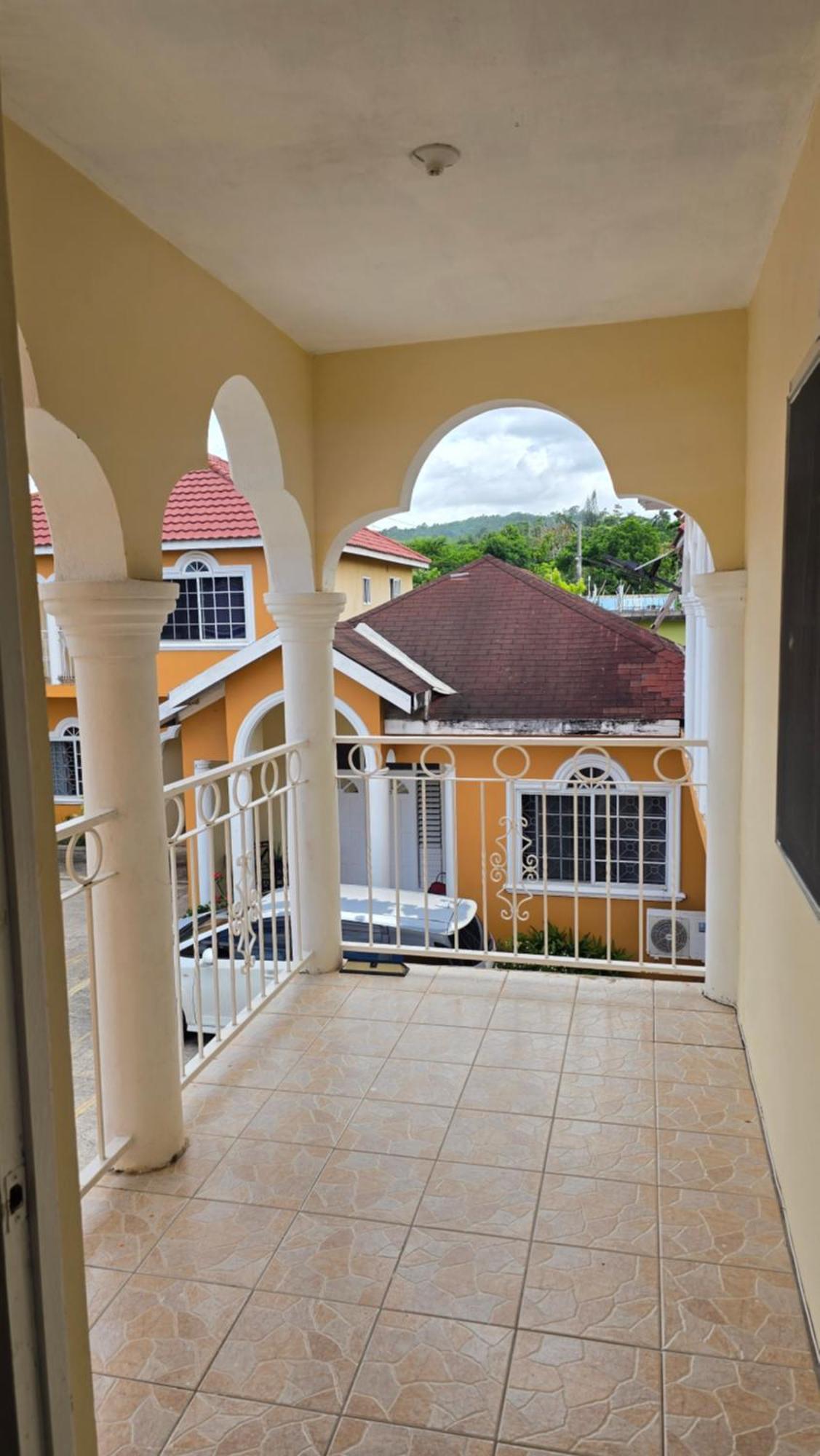 Wizzy White River Ocho Rios